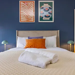Itsimplestay Suites Apartment